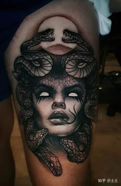 纹身女美杜莎吃瓜,纹身女美杜莎的神秘瓜界传奇