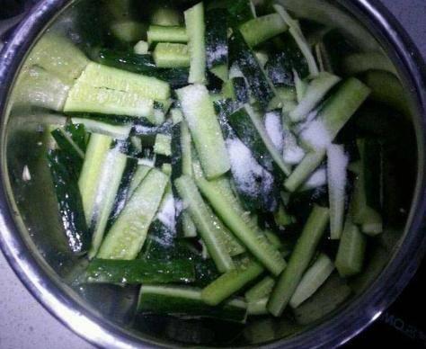 兄弟俩吃瓜吃蒜图片,吃瓜吃蒜欢乐时光