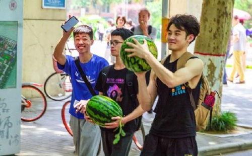 西安大学吃瓜,吃瓜群众揭秘校园热点事件